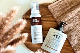 Giv dit hår ny glans og farve mens du plejer det