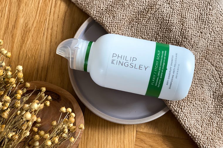 Kender du forskellen på tør hovedbund og skæl?