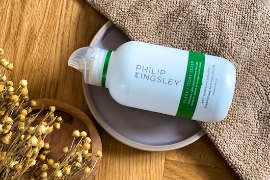 Kender du forskellen på tør hovedbund og skæl?