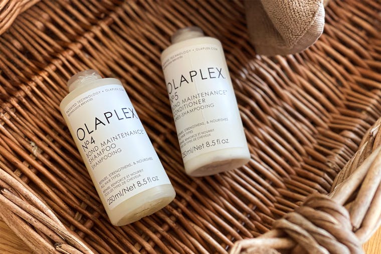 Sådan undgår du solskadet hår