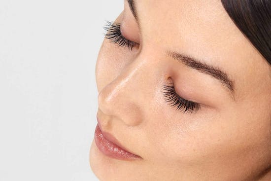 Ødelagte vipper efter extensions? Her er kuren