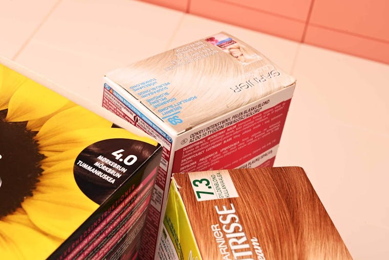 Hårfarge hjemmefra  - Slik leser du fargekodene