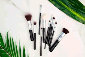 Uitgebreide guide: leer je make-up kwasten en penselen kennen
