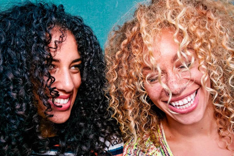 Het kappersgeheim voor de Curly Girl-methode