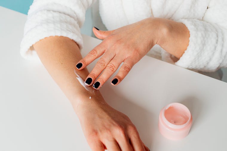 Droge huid: hoe te behandelen en te voorkomen