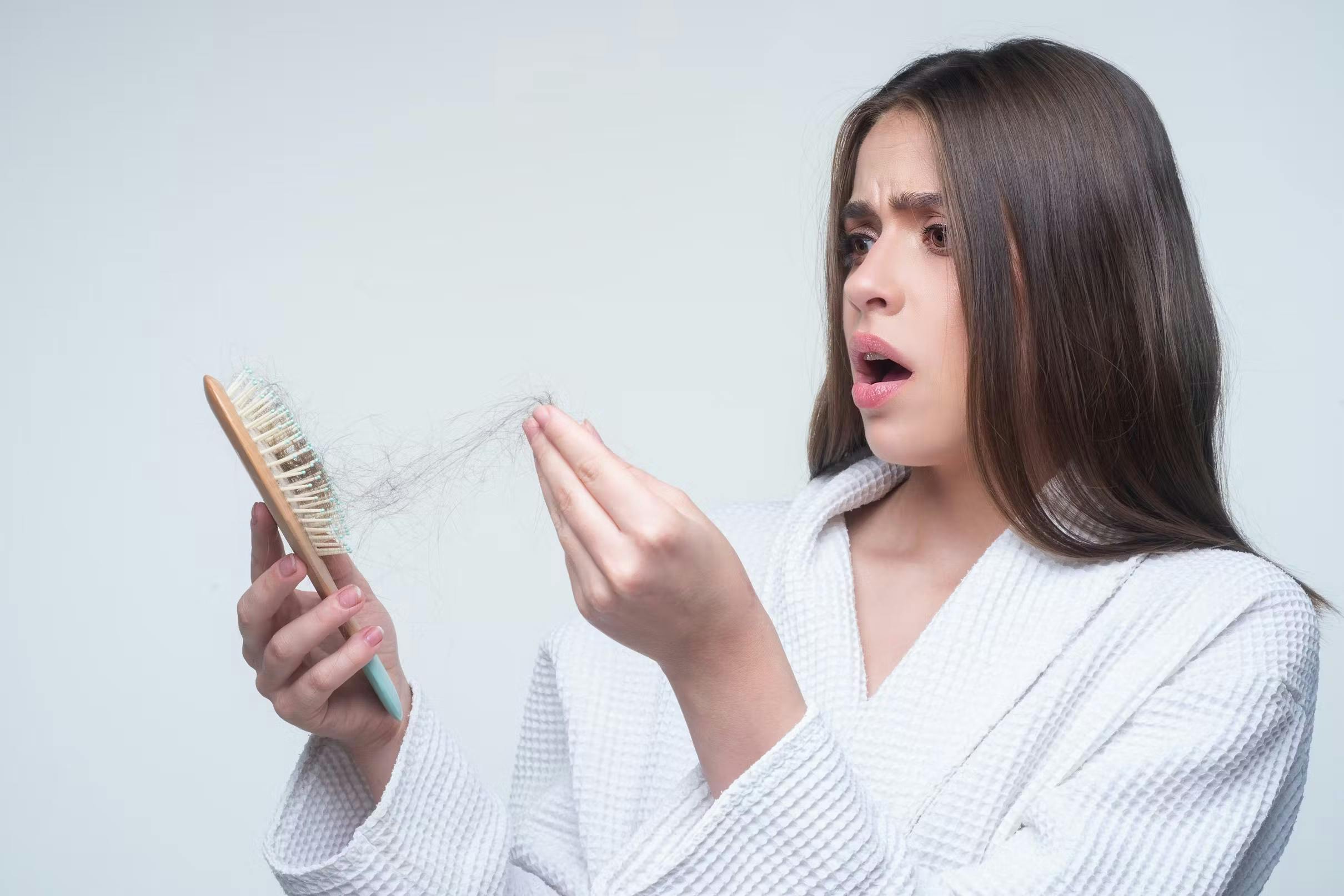Upplever du håravfall och tunt hår? Här är expertens råd