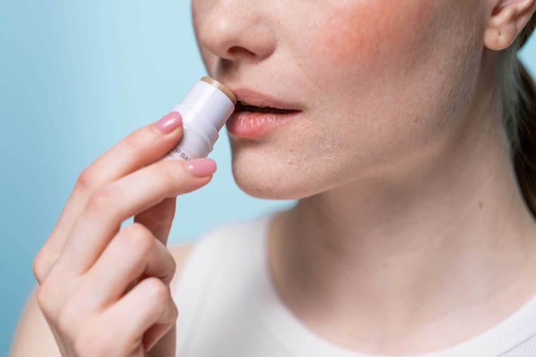 4 tips om je lippen te verzorgen in de kou