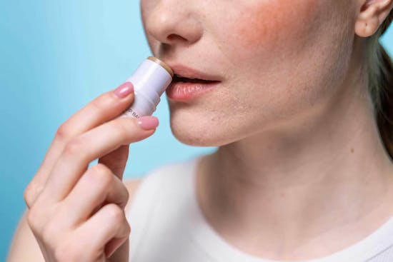 4 tips om je lippen te verzorgen in de kou