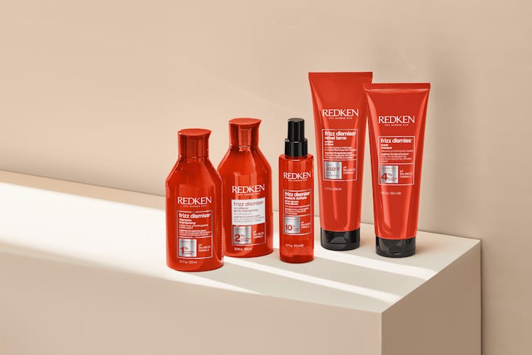 Kontrollér kruset hår med Redken Frizz Dismiss