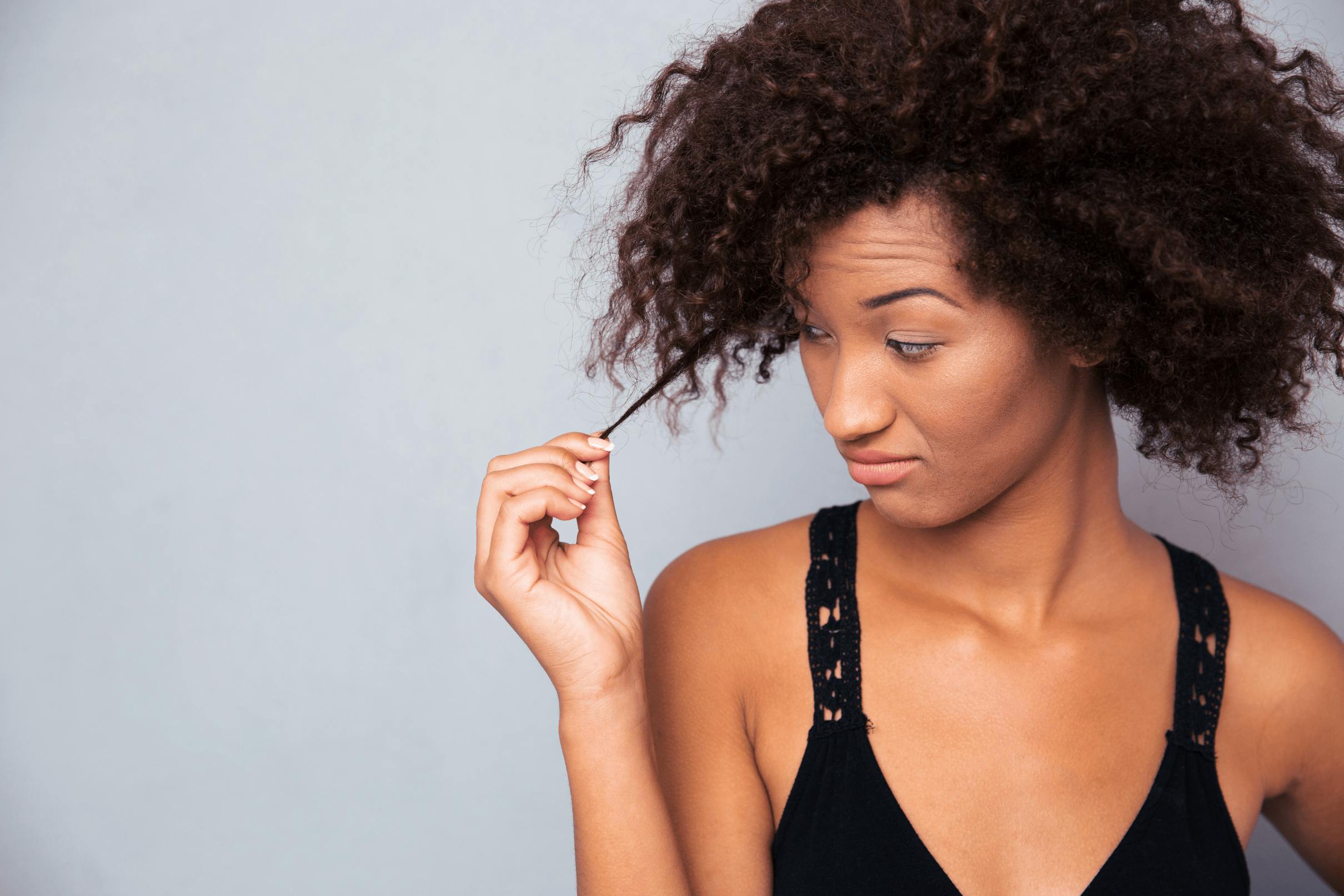 De 5 meest voorkomende fouten bij Curly Girl (en hoe u ze kunt vermijden)