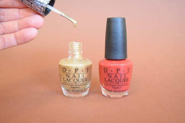 Cool negleteknik - OPI Gold Shatter