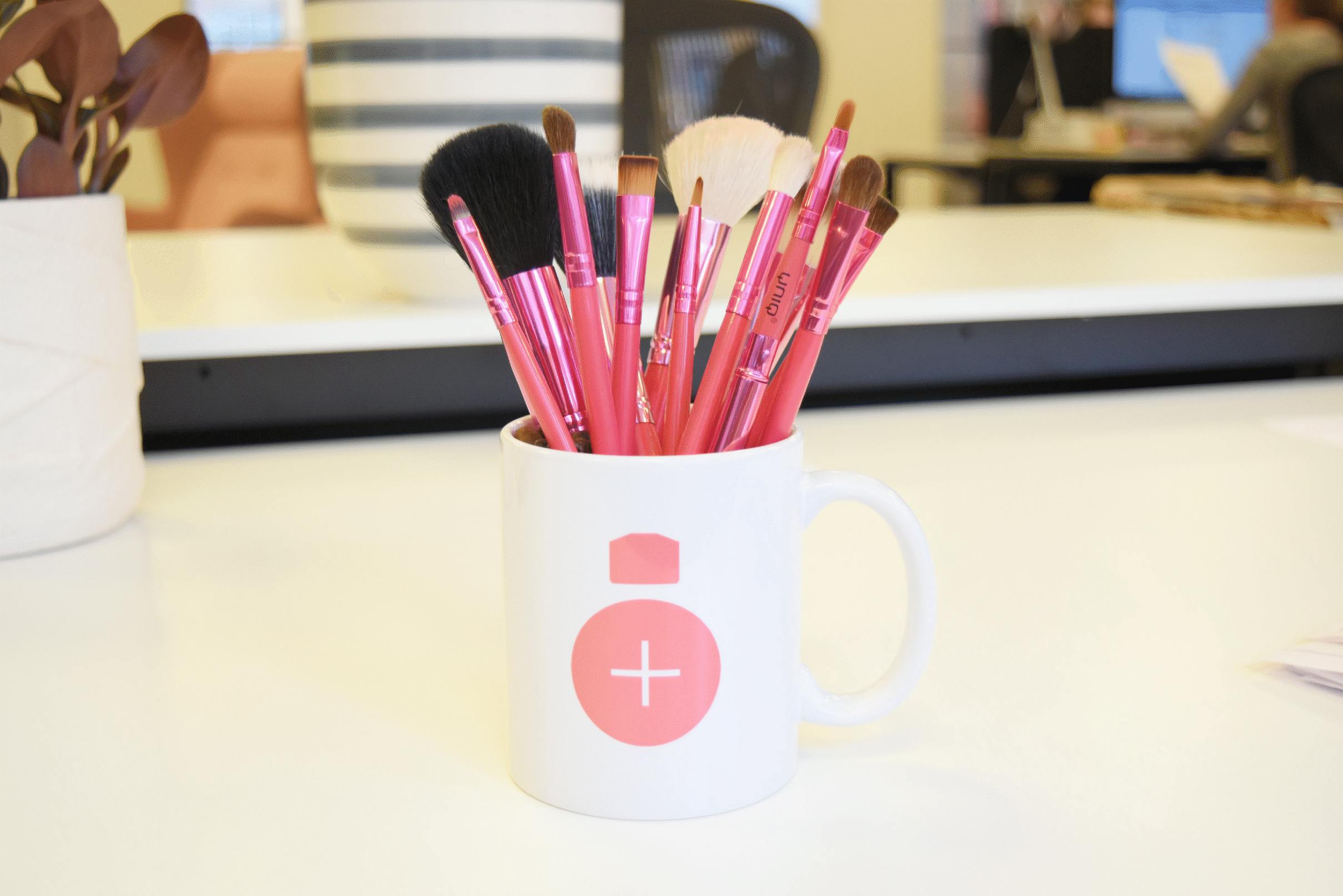 FIND THE RIGHT MAKEUP BRUSH 