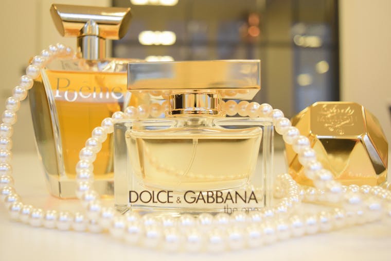 THE LUXPLUS GUIDE ON HOW TO MAKE THE MOST OF YOUR PERFUME