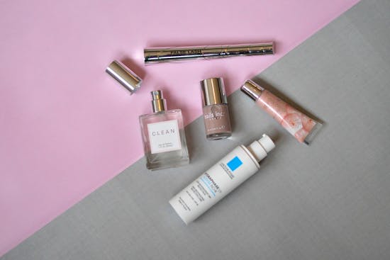 Slip for bakteriebomber i makeuptasken – Tjek holdbarheden på dine produkter