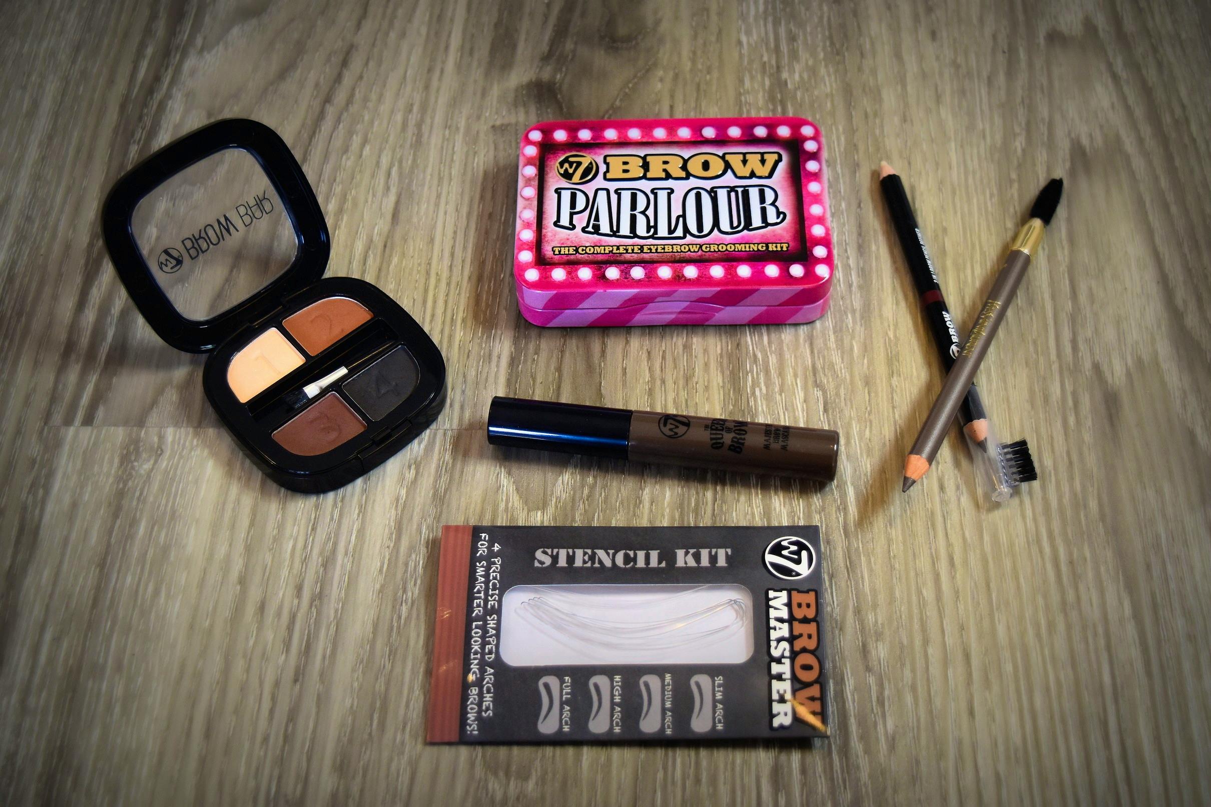 HOW TO SCULPT PERFECT EYEBROWS