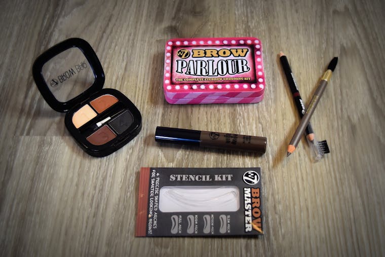 HOW TO SCULPT PERFECT EYEBROWS