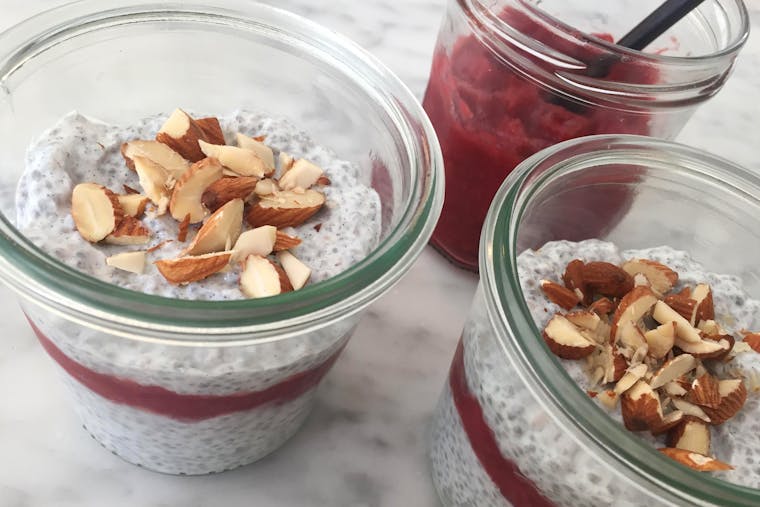 Chiagrød med rabarberkompot