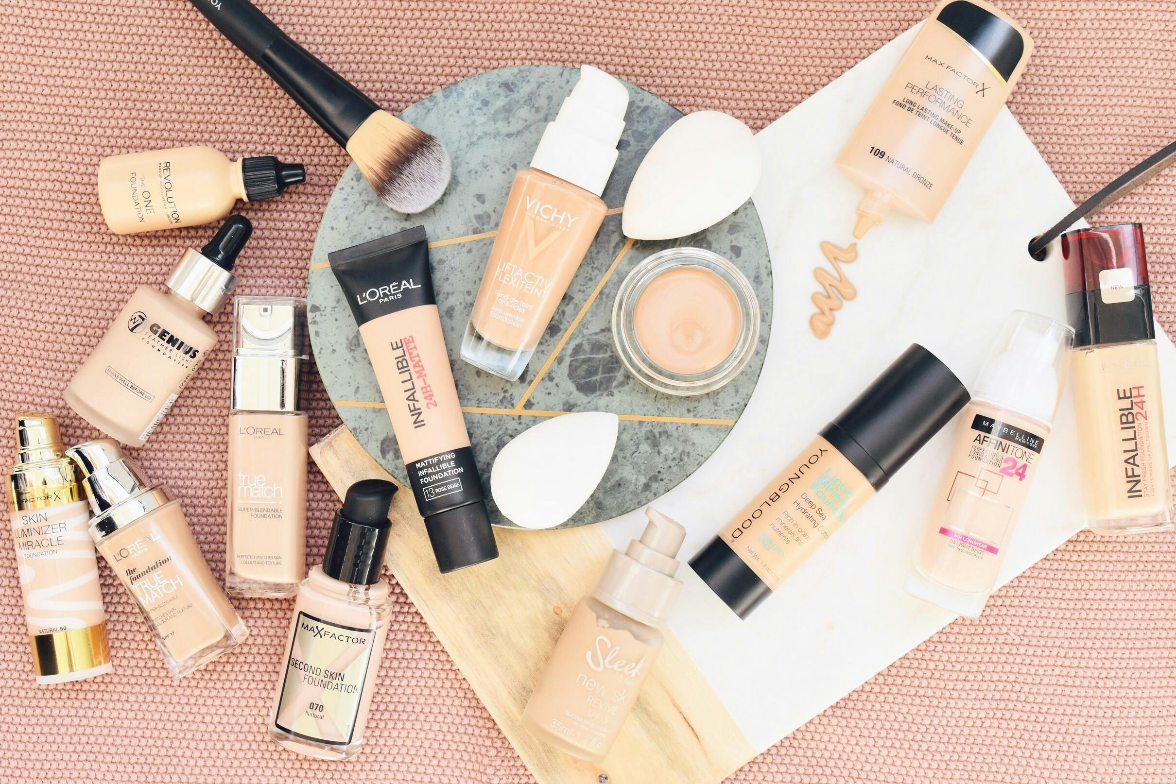 Foundations, beautyblenders og makeupbørster