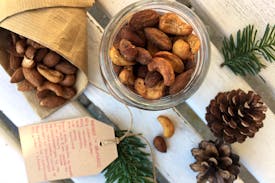 Opskrift på ristede nødder med lakrids og kanel