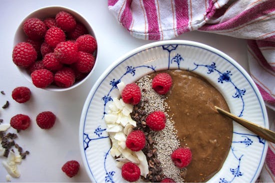 Opskrift på Avocado Chocolate smoothie bowl