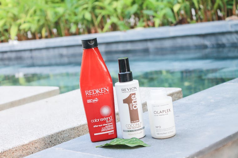 Sådan undgår du tørt og skadet hår i solen