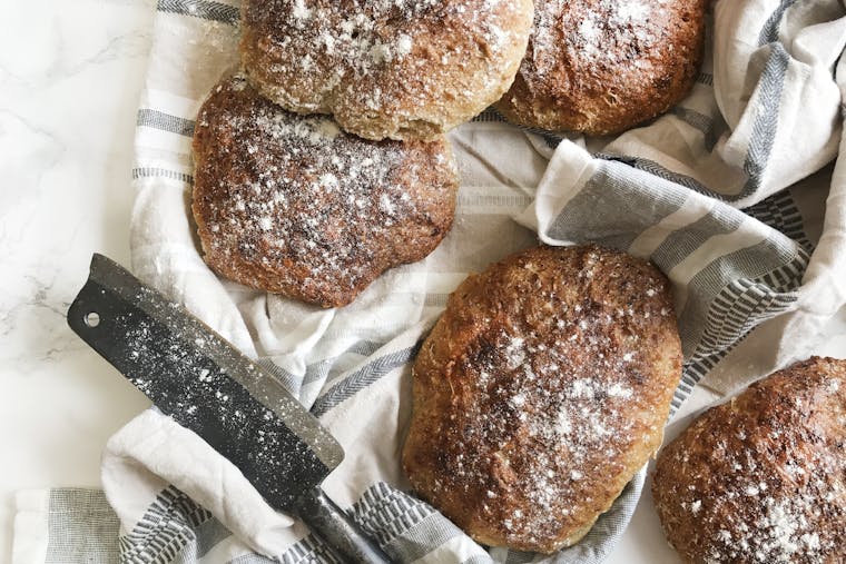 Proteinrige quinoa-sandwichboller med humus 