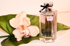 Sensuell och elegant parfym med doften av iris