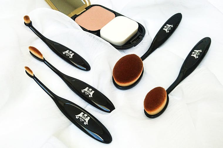 Guide till sminkborstar och makeuppenslar