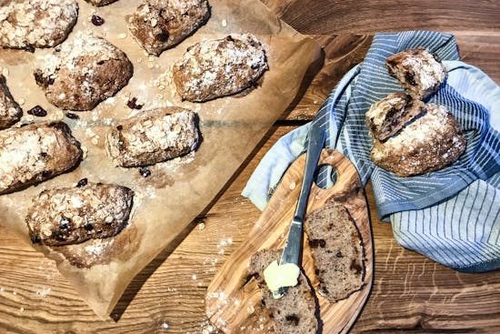 Opskrift: Speltboller med chokolade og tranebær