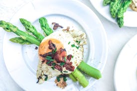 Opskrift: Luksus brunch med asparges og spejlæg