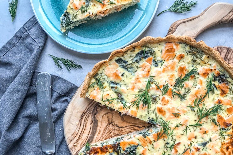 Opskrift: Nem tærte med laks, spinat og fennikel