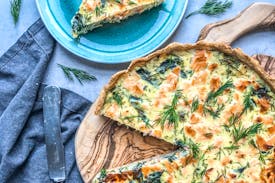 Opskrift: Nem tærte med laks, spinat og fennikel