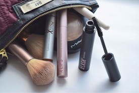 Få lange bambivipper og fyldige bryn med XLash