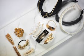 Pift dit outfit op med hårpynt