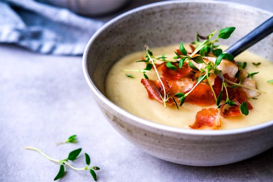 Opskrift: Jordskokkesuppe med torsk og serranoskinke