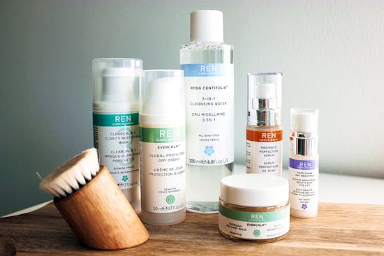 Hudpleje fra REN Skincare plejer din hud med omtanke for klimaet
