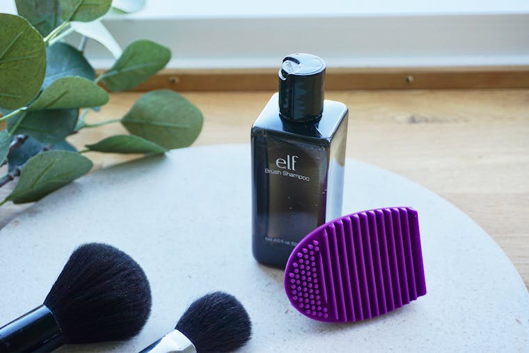 Sådan renser du dine makeuppensler