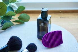 Sådan renser du dine makeuppensler