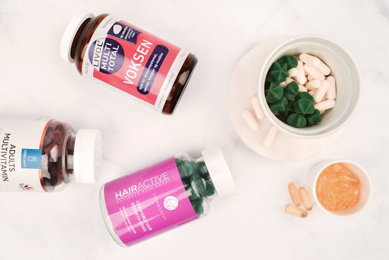 SE TILL ATT KROPPEN HÅLLER SIG SUND OCH FRISK MED ETT DAGLIGT INTAG AV VITAMINER OCH MINERALER