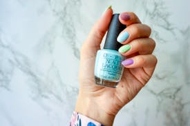 NAGELLACK I SNYGGA PASTELLFÄRGER