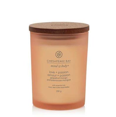 Chesapeake Bay Candle Scented Candle Love &amp; Passion 96 g